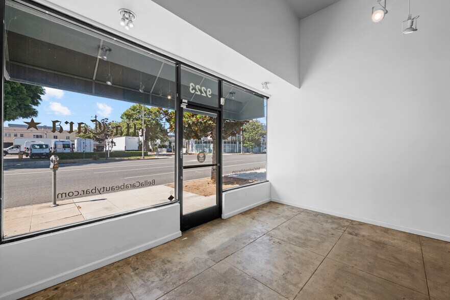 More Photos Of 364-368 S Maple Dr, Beverly Hills Storefront For Lease