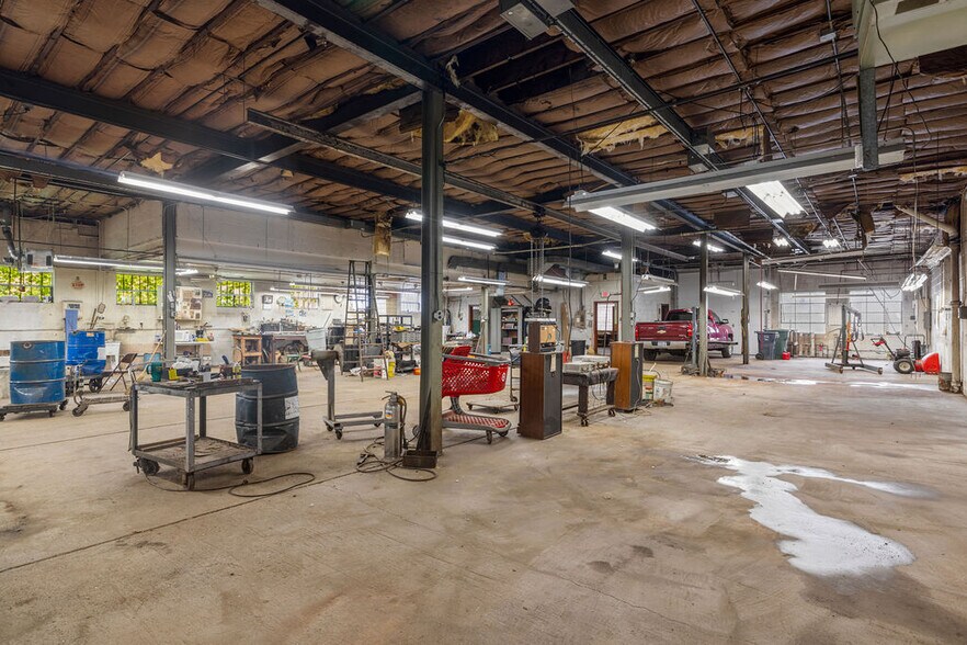 More Photos Of 1041 Niagara Ave, Niagara Falls Contractor Storage Yard For Sale