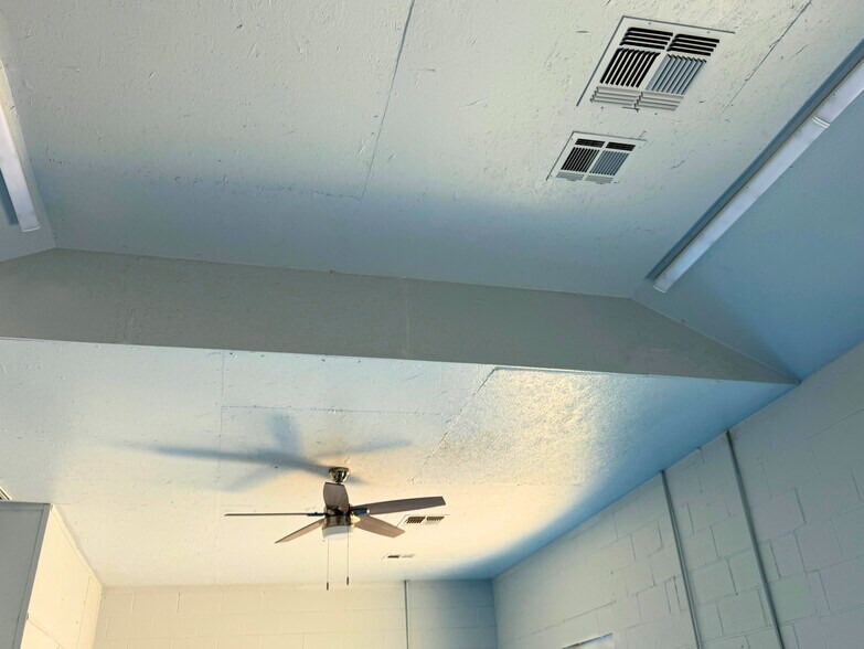 More Photos Of 3851 Harrington st, Oak Park Light Distribution For Sale
