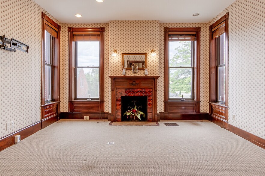 More Photos Of 25 Harvard St, Worcester Office For Lease
