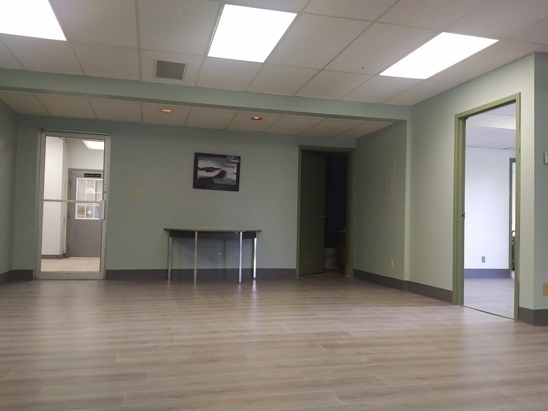 More Photos Of 15 Howard Pl, Kitchener Warehouse For Sale