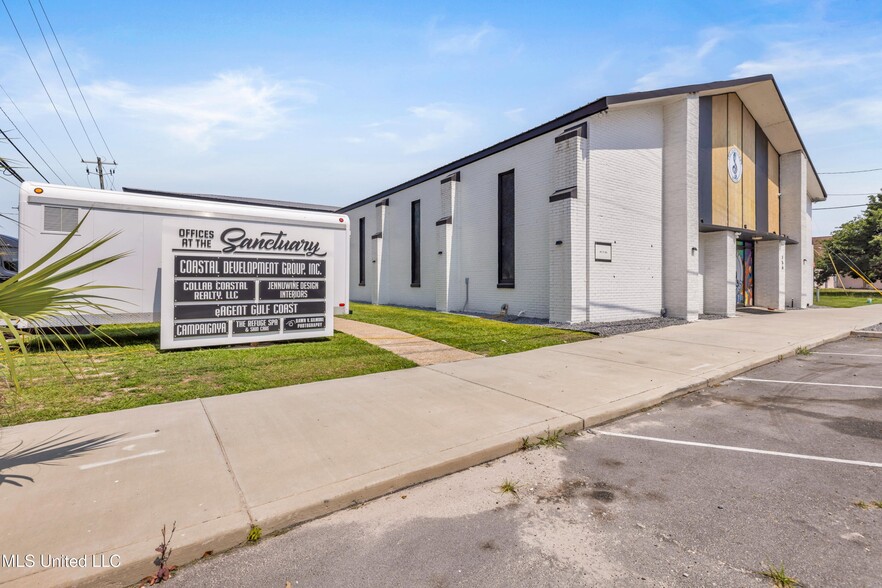 Primary Photo Of 156 Camellia St, Biloxi General Retail For Sale