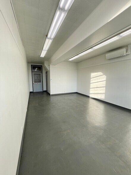 More Photos Of 1500 Clinton St, Buffalo Light Manufacturing For Lease