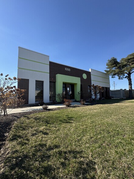 More Photos Of 1000 Lively Blvd, Elk Grove Village Warehouse For Lease