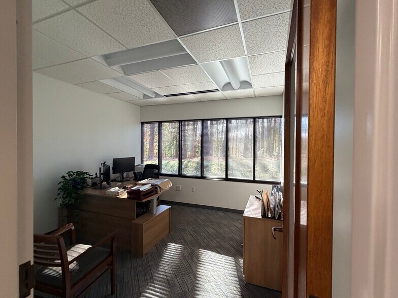More Photos Of 3600 Glenwood Ave, Raleigh Office For Lease