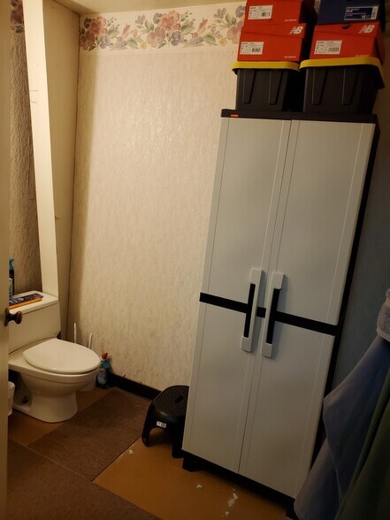 More Photos Of 410 W Canino Rd, Houston Manufacturing For Sale