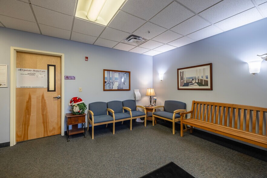 More Photos Of 229 Parrish St, Canandaigua Medical For Lease