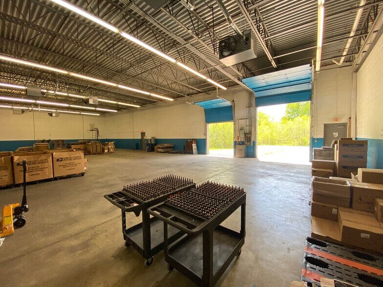 More Photos Of 7620-7640 Tyler Blvd, Mentor Warehouse For Lease