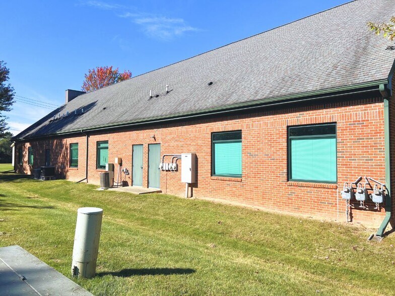 More Photos Of 1301-1307 S Main St, Chelsea Office For Sale