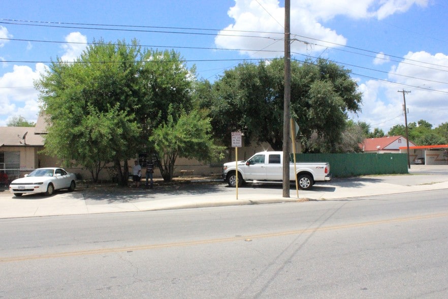 More Photos Of 1405 S Hackberry, San Antonio Assisted Living For Sale