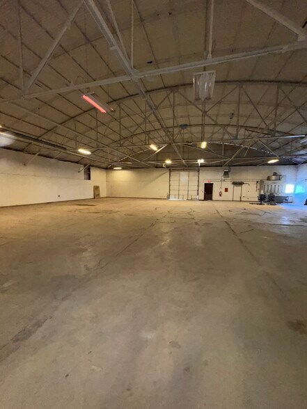 More Photos Of 2401 Sivley Rd, Artesia Truck Terminal For Sale