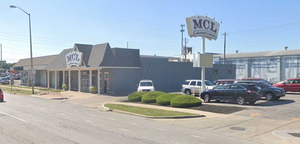 Primary Photo Of 5924-5940 E 10th St, Indianapolis Unknown For Lease