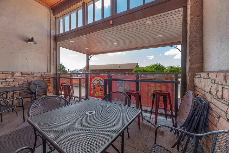 More Photos Of 104 E Route 66, Flagstaff Restaurant For Sale