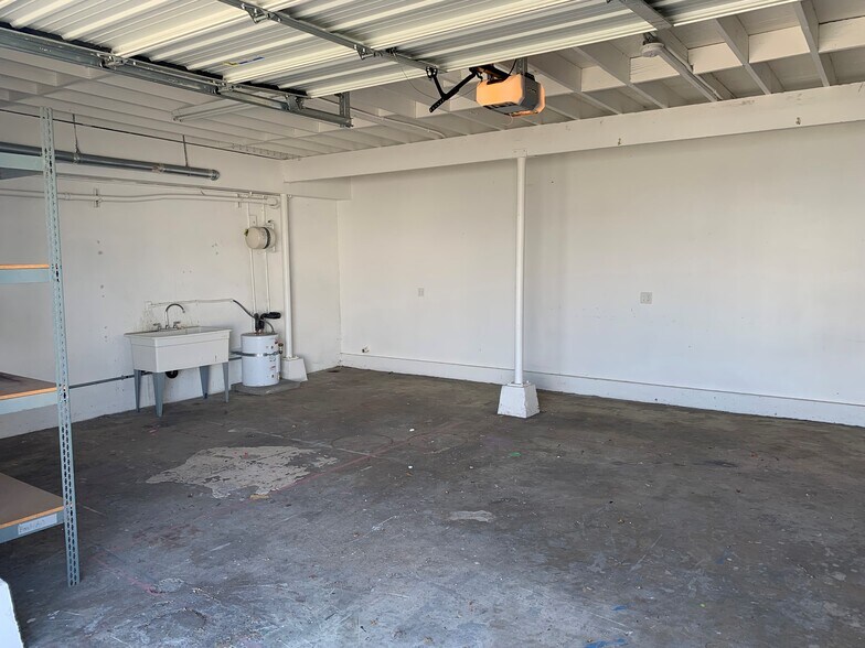 More Photos Of 2915-2919 Southwest Dr, Los Angeles Warehouse For Lease