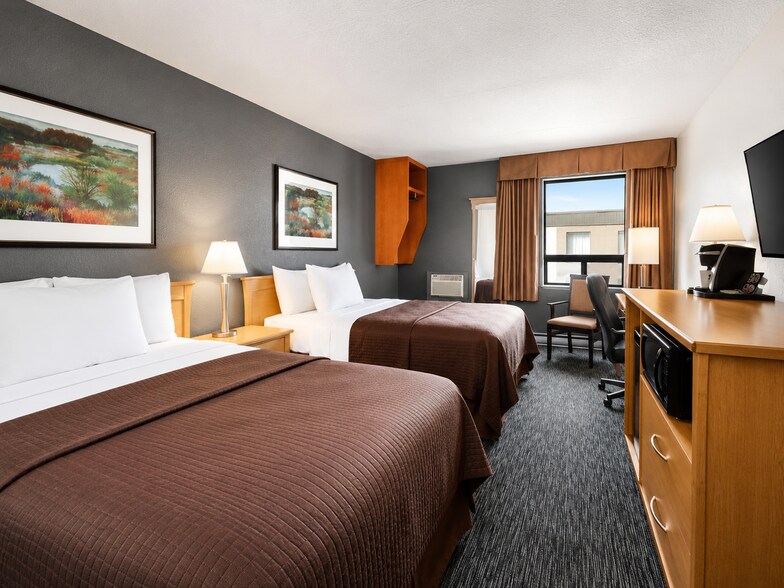 More Photos Of 18320 Stony Plain Rd, Edmonton Hotel For Sale