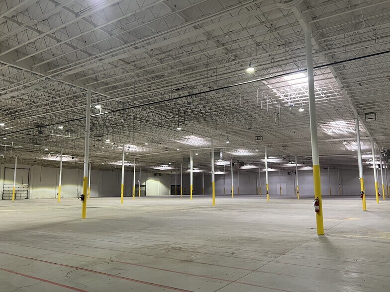More Photos Of 4501 Mitchell St, North Las Vegas Manufacturing For Lease