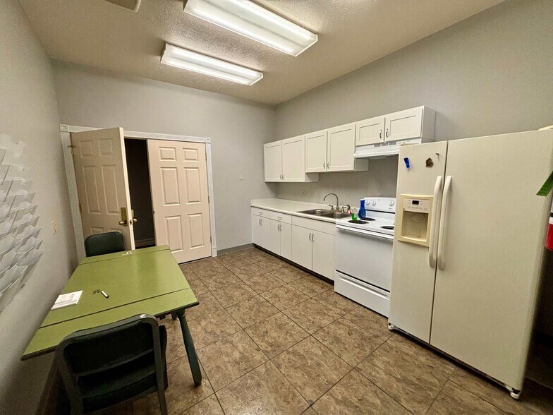 More Photos Of 1301 E Grand River Ave, Portland Freestanding For Lease