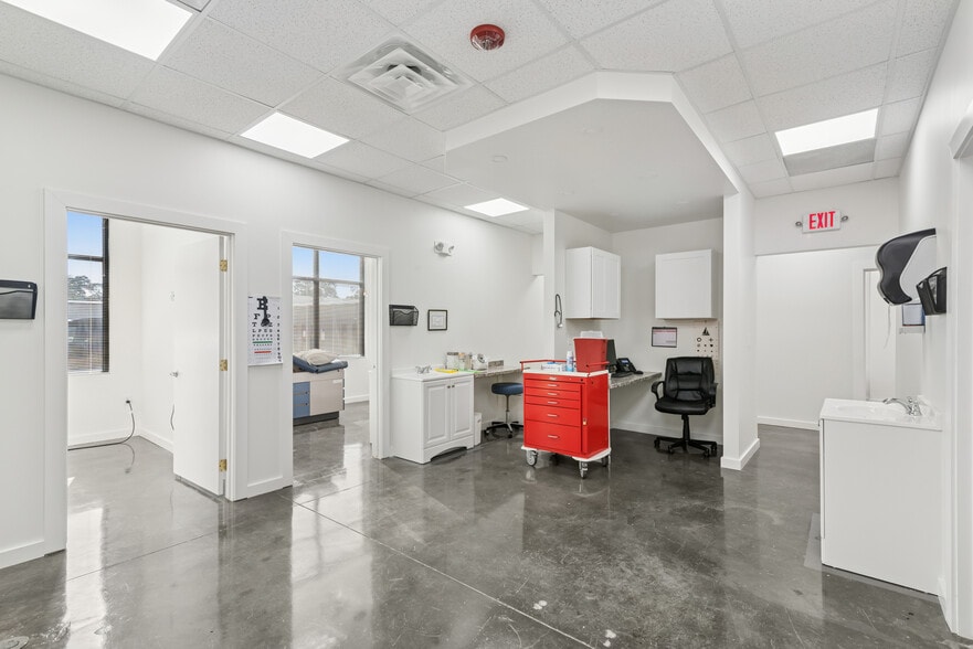 More Photos Of 26211 I-45, Spring Office For Sale