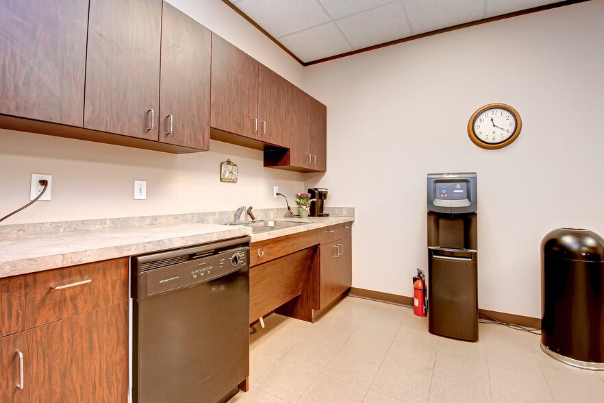 More Photos Of 7102 Glen Chase Ct, Houston Office For Sale