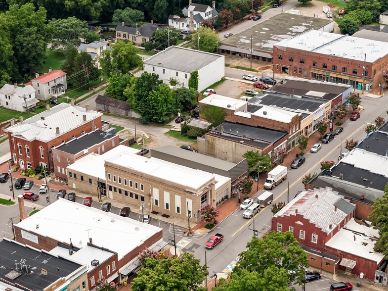 More Photos Of 132 S Main St, Warrenton Storefront For Sale