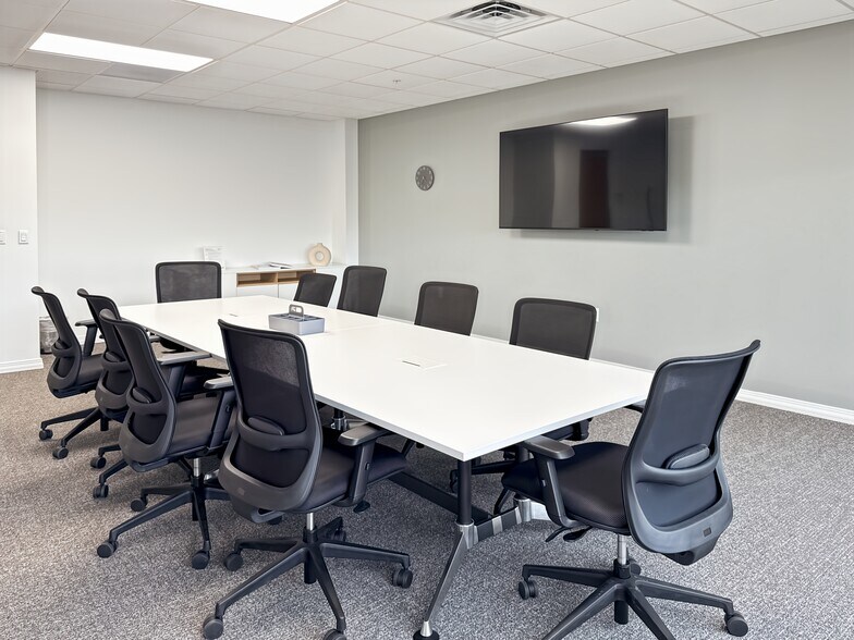 More Photos Of 6901 Professional Pky E, Sarasota Coworking Space