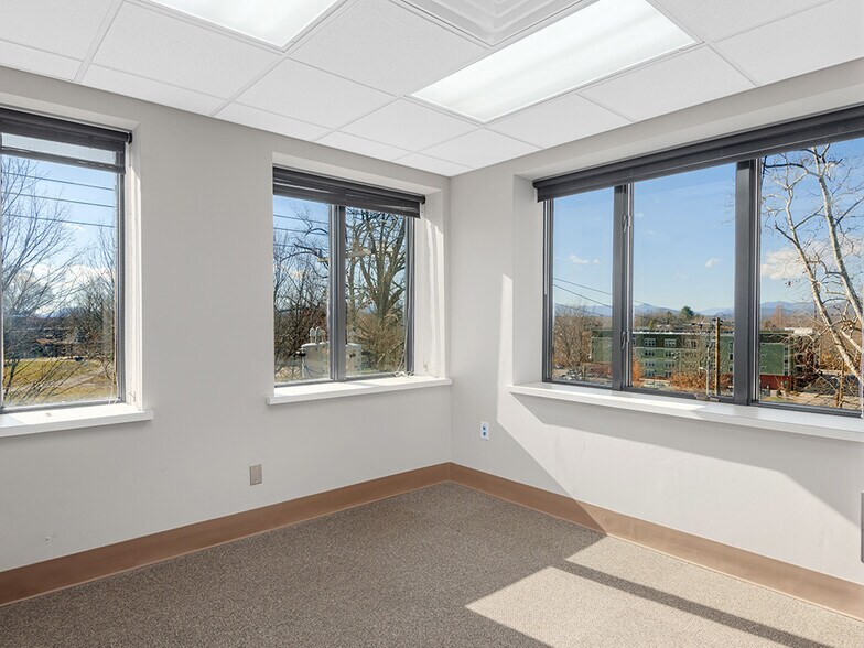 More Photos Of 53 S French Broad Ave, Asheville Medical For Lease