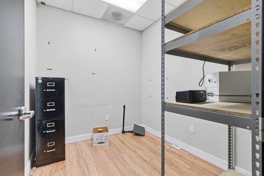 More Photos Of 3601 Ming Ave, Bakersfield Freestanding For Sale