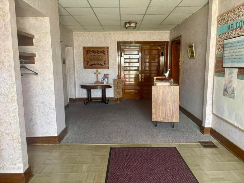 More Photos Of 13 E High St, Jeffersonville Religious Facility For Sale