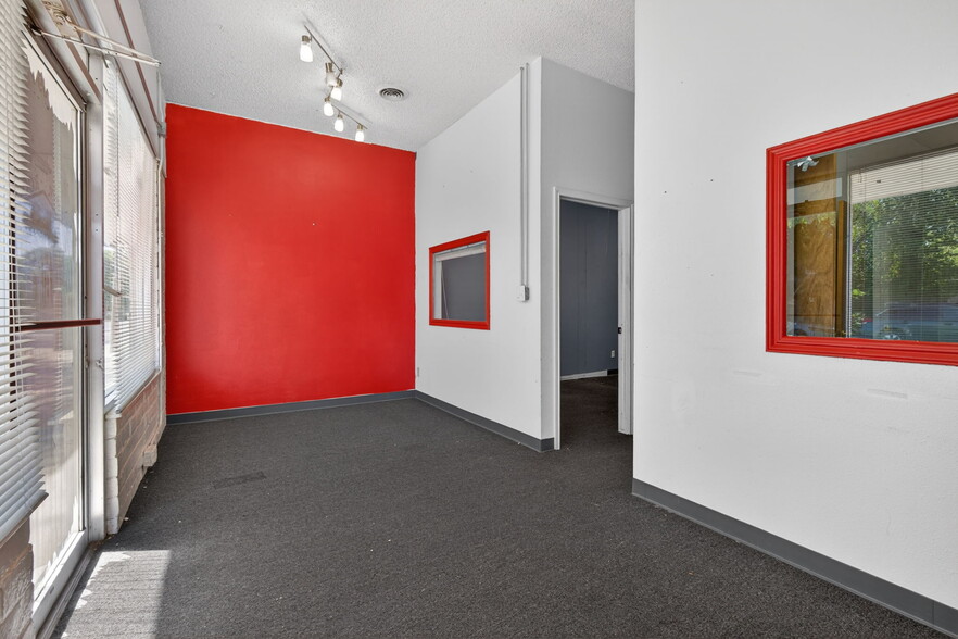 More Photos Of 1109-1115 Kimbark St, Longmont Storefront For Lease
