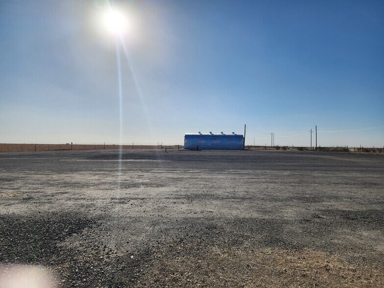 More Photos Of 23 County Rd 424, Pecos Warehouse For Lease