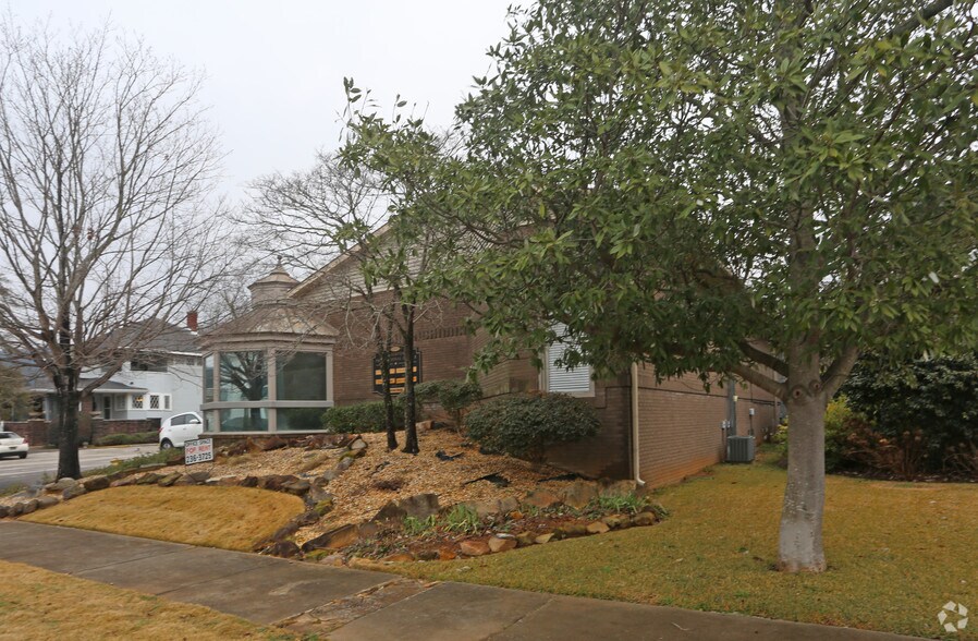 More Photos Of 1419 Leighton Ave, Anniston Office For Lease