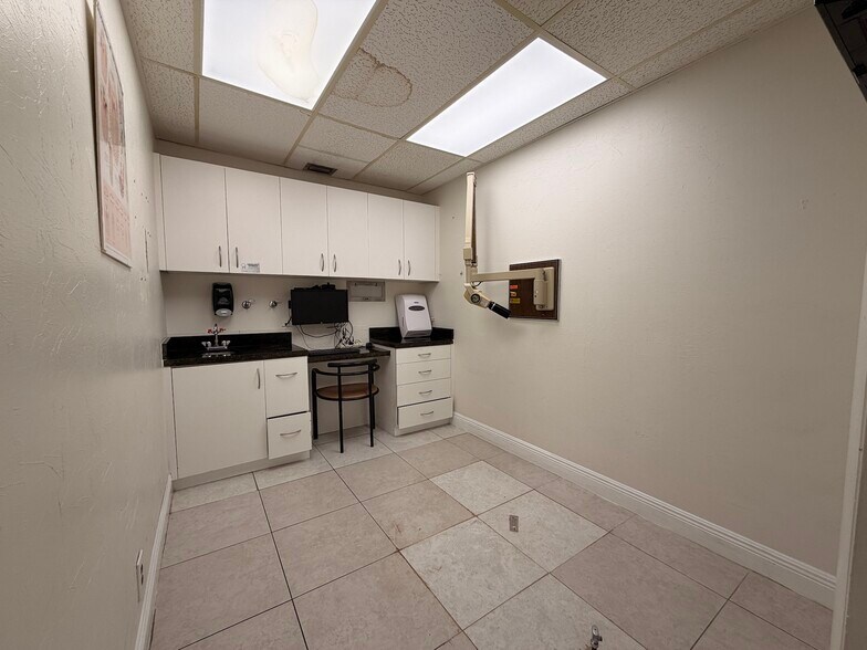 More Photos Of 2331 N State Road 7, Lauderdale Lakes Office For Sale