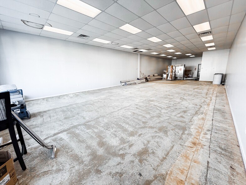 More Photos Of 37 Clementon Rd, Berlin Storefront For Lease