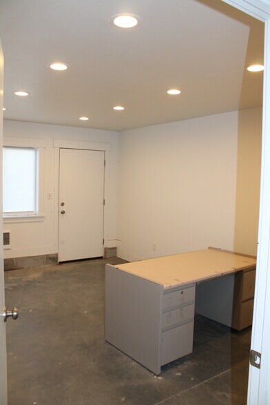 More Photos Of 57 W 465 N, Blackfoot Light Manufacturing For Lease