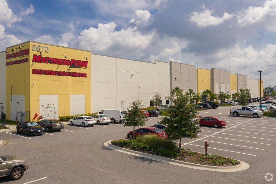 More Photos Of 9620 Air Commerce Pky, Orlando Warehouse For Lease