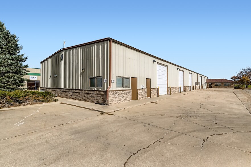 More Photos Of 720 N 9th Ave, Brighton Warehouse For Lease