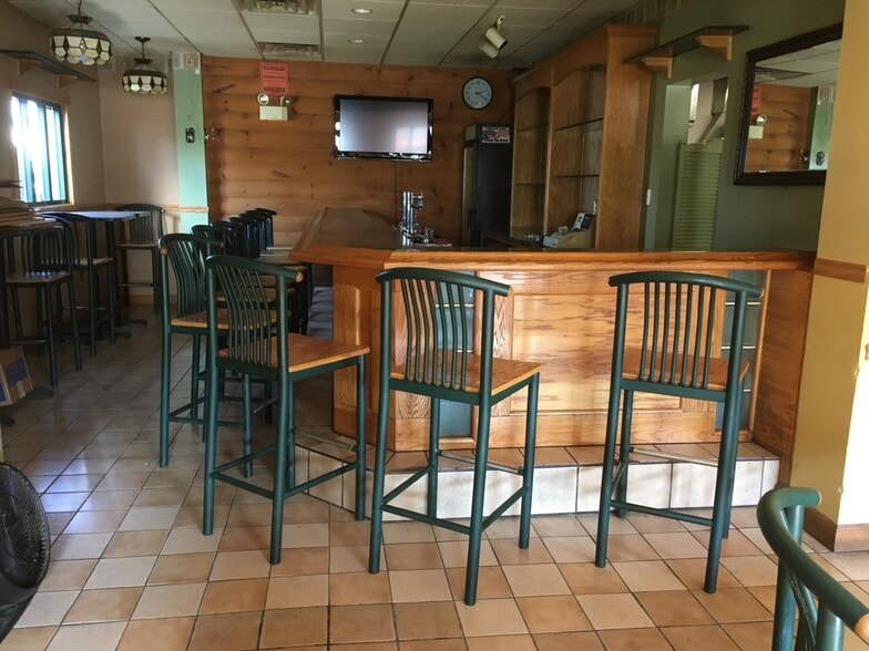 More Photos Of 670 Pike St, Houston Restaurant For Sale