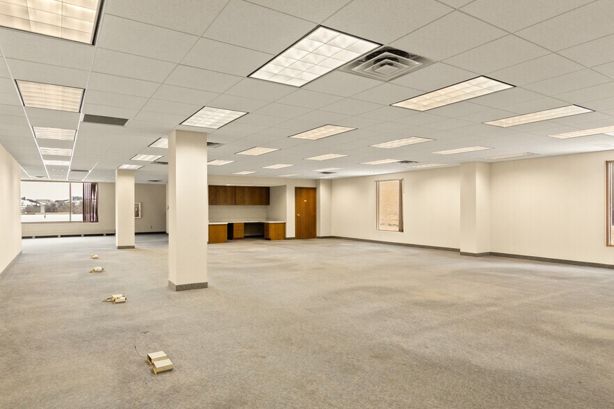 More Photos Of 17 1st Ave SW, Minot Bank For Sale