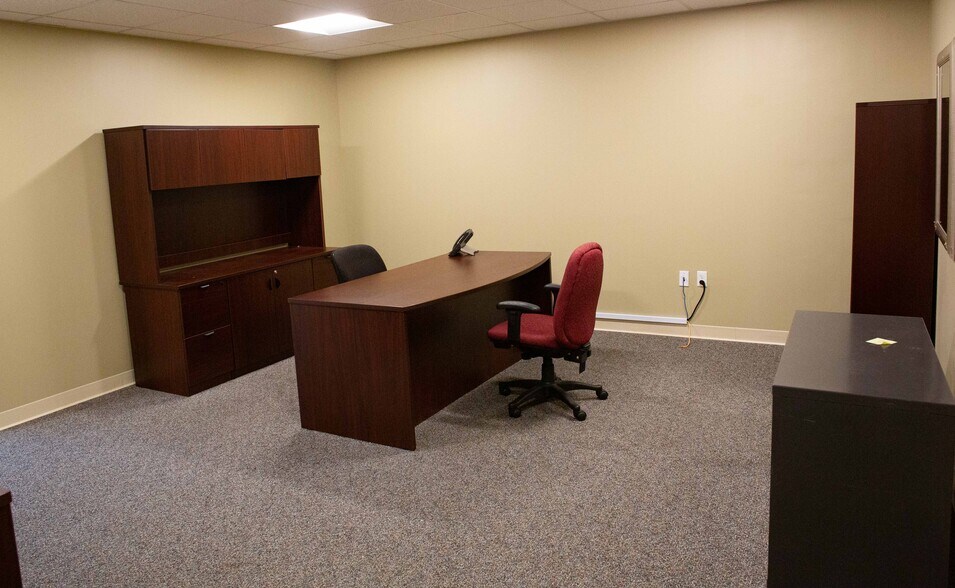 More Photos Of 12945 Seminole Blvd, Largo Unknown For Lease
