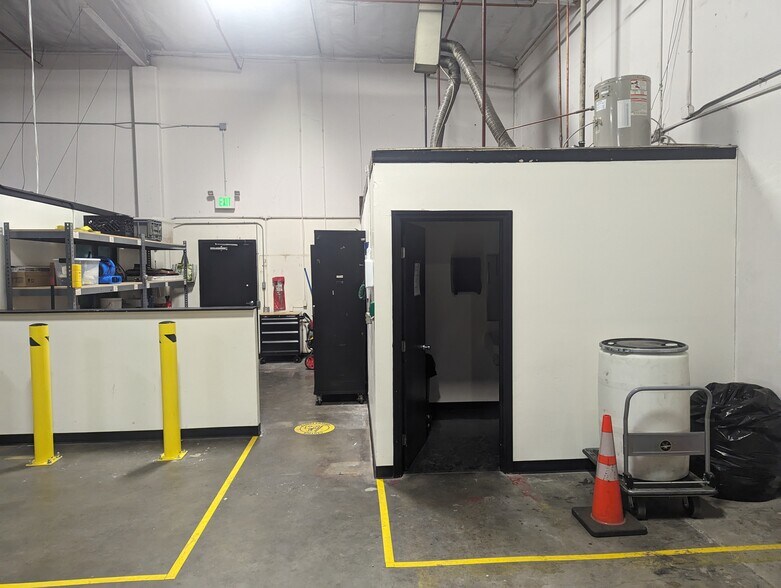 More Photos Of 3019 Vail Ave, Commerce Manufacturing For Sale