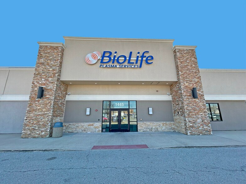 More Photos Of 1401-1455 W Lake St, Addison Unknown For Lease