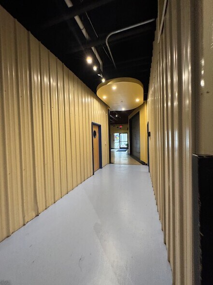 More Photos Of 450 Weaver St, Winooski Warehouse For Lease