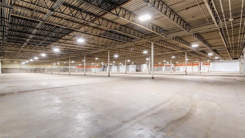More Photos Of 2411 E Wheeling Ave, Cambridge Warehouse For Lease