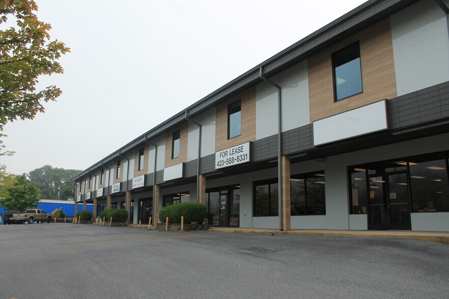 More Photos Of 1135 Volunteer Pky, Bristol Office For Lease