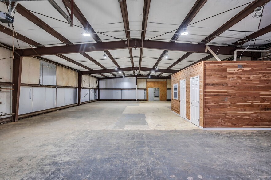 Primary Photo Of 1409 Buffalo Rd, Lawrenceburg Warehouse For Sale