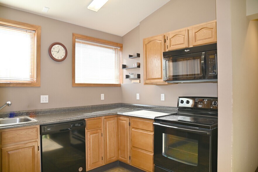 More Photos Of 7375 Samuel Dr, Denver Specialty For Sale