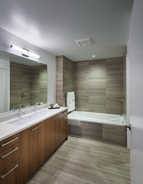 More Photos Of 399 Fremont St, San Francisco Apartments For Lease