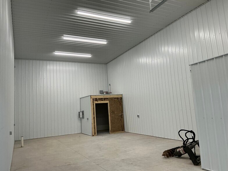 More Photos Of 2160 Alvin Rd, Grand Island Flex For Lease