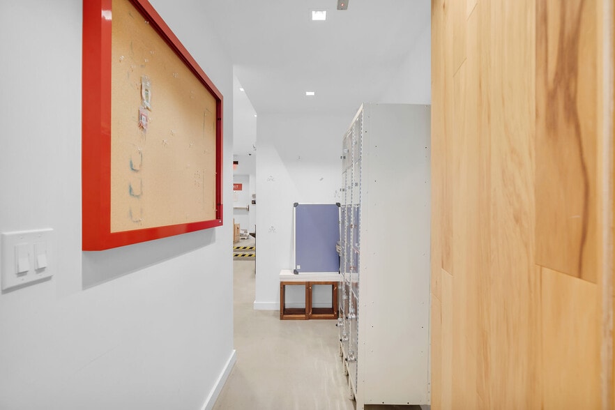 More Photos Of 132 Duval St, Key West Restaurant For Lease