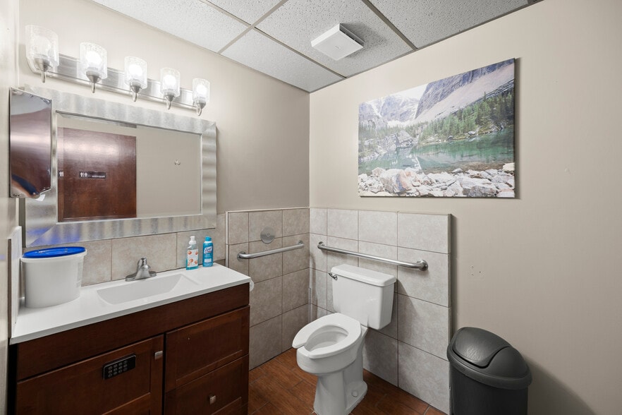 More Photos Of 1181 S Parker Rd, Denver Office For Sale